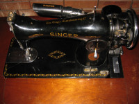 SINGER Vintage Sewing Machine