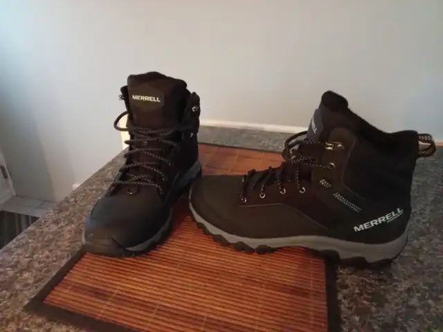 Bottes Merrell pour femme in Women's - Shoes in Québec City - Image 2