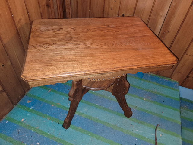 aaa Victorian parlor table, solid wood in Other Tables in Thunder Bay - Image 2