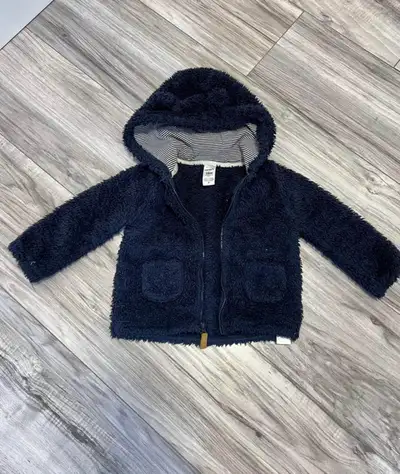 18 Month Boy Carters Sweater $6 Pickup in Strathroy. No delivery