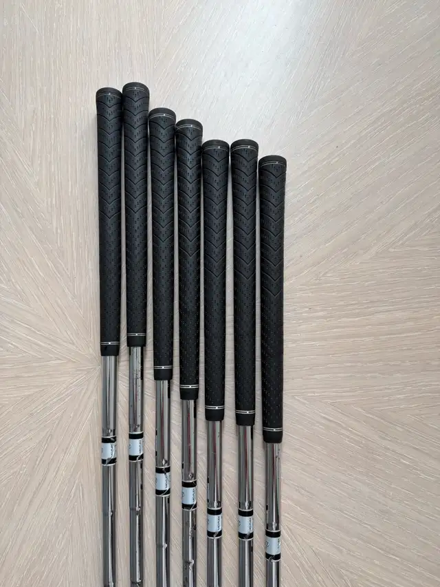 Used Golf Set - Titleist Driver - Great Deal! in Golf in London - Image 7