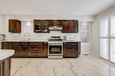 ROOM FOR RENT - ALL FEMALE TENANTS VERY NICE AND CLEAN IN HEART OF BRAMPTON QUIET AND NICE NEIGHBOUR...