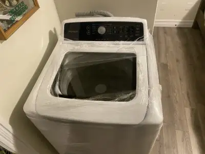 I'm selling a Frigidaire washer in excellent condition, ready to tackle your laundry needs with effi...