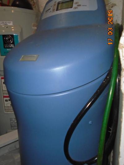Adoucisseur d'eau très peu servi comme neuf. 819-846-4344
