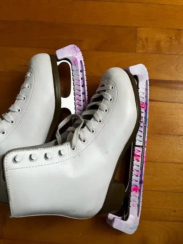 Ice skates size 7 US Women - Patins taille 7 US Femmes in Skates & Blades in Laval / North Shore - Image 8