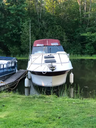 Boat Name: The Three Bears Selling a 1987 Carver 26-foot, 260hp, fiberglass cruiser equipped with a...