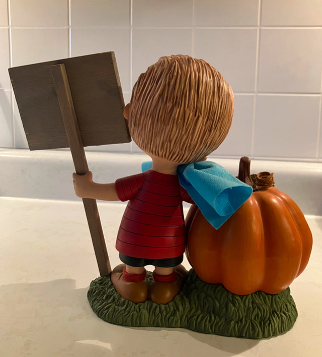 Hallmark Linus "It's The Great Pumpkin Charlie Brown" Halloween in Arts & Collectibles in Oshawa / Durham Region - Image 2