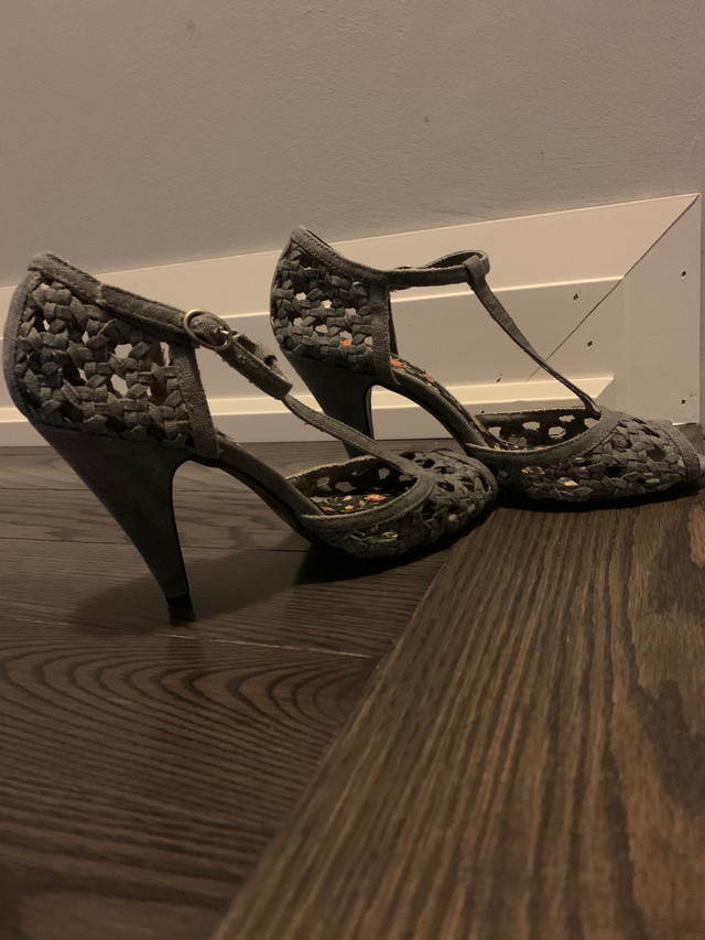 Denim Mary Jane style shoes size 7.5 slim fit  dans Femmes - Chaussures  à Région de Markham/York - Image 3