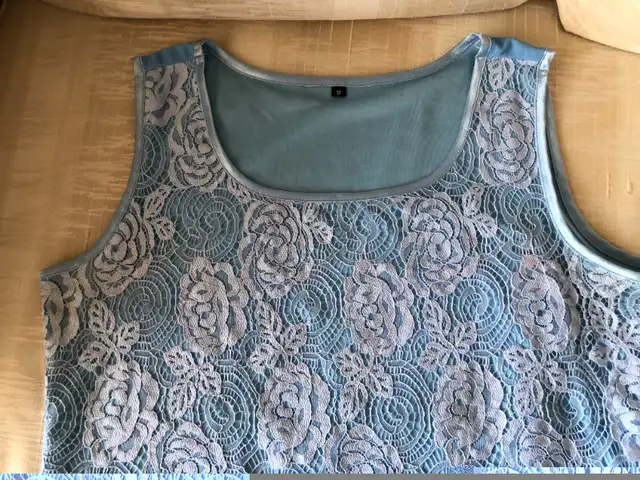 DELICATE Girls’/Young ladies’ BLUE TOP AND JACKET in Women's - Tops & Outerwear in City of Toronto - Image 6