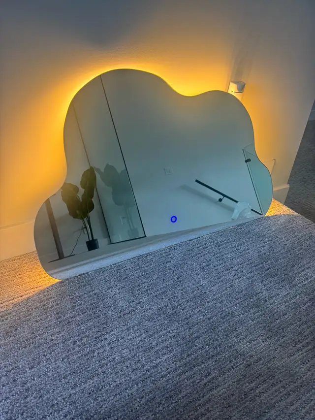 Cloud Shape Vanity Mirror w LED in Home Décor & Accents in Edmonton - Image 3