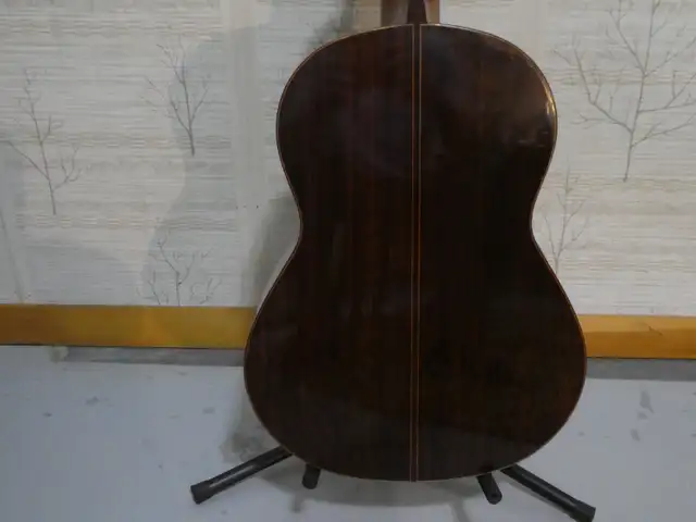 Guitare Classique Du luthier René Wilhelmy De 1987 in Guitars in Longueuil / South Shore - Image 5