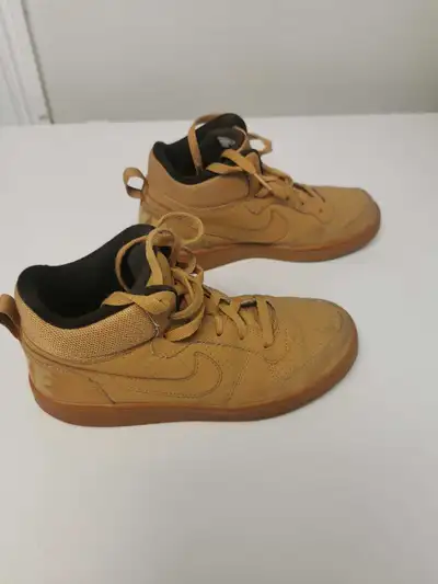 Nike - Beige Court Burrough Mid - Youth size 6Y shoes, View more