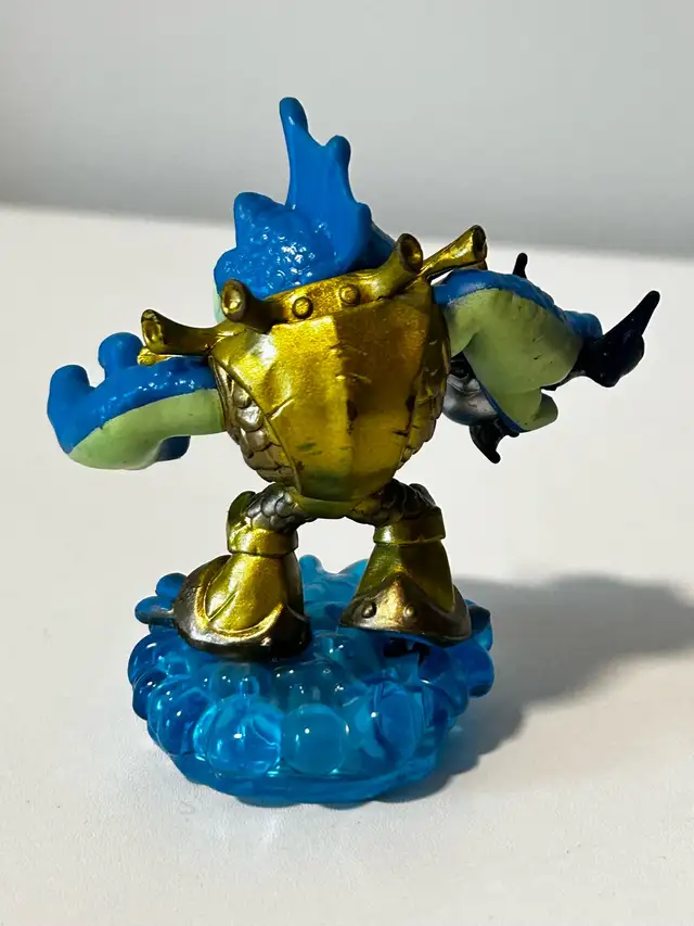 Skylanders SWAP Force Rip Tide Figure 84805888 Water 2013 in Toys & Games in Edmonton - Image 4