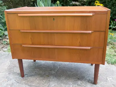 Downsize . . . Mid Century Teak Sideboard Credenza with Keys, Excellent Cash and Carry; Pick up or V...