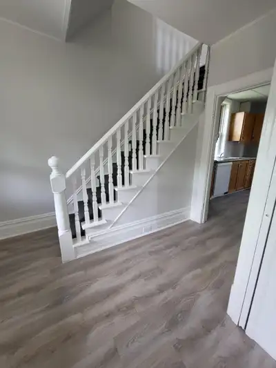 3 Bedroom Home for Rent Queen Street – Renfrew, Ontario Spacious 3-bedroom, 1-bathroom home in a qui...