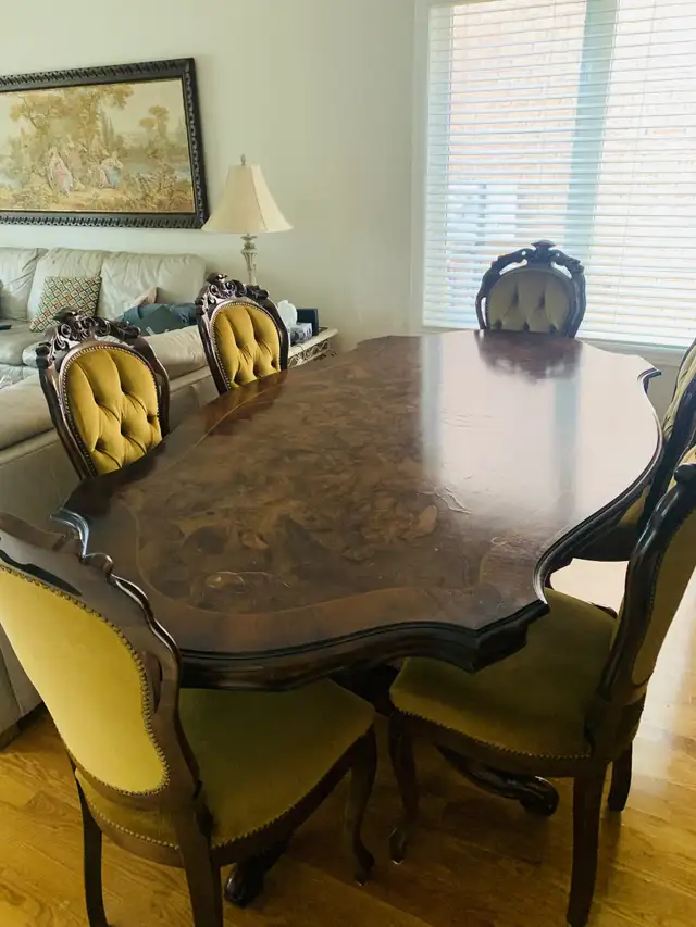 6 Piece Dining Room Set with Hutch – Solid Walnut (Believed) in Dining Tables & Sets in City of Toronto - Image 4