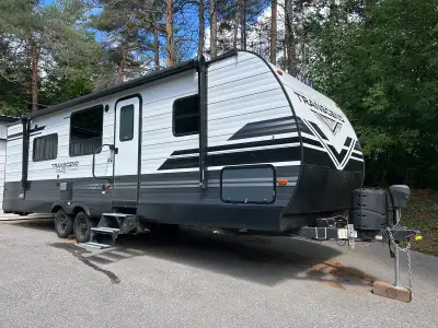 2020 Grand Design Transcend Xplor 260RB Travel Trailer (31.5 ft) Like new condition - used only a co...