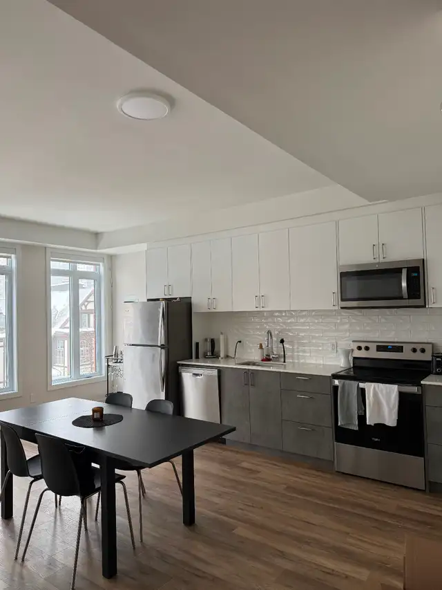 Bedroom for sublet in a 4 bed 2 bath apartment from May to Aug in Short Term Rentals in Ottawa - Image 5