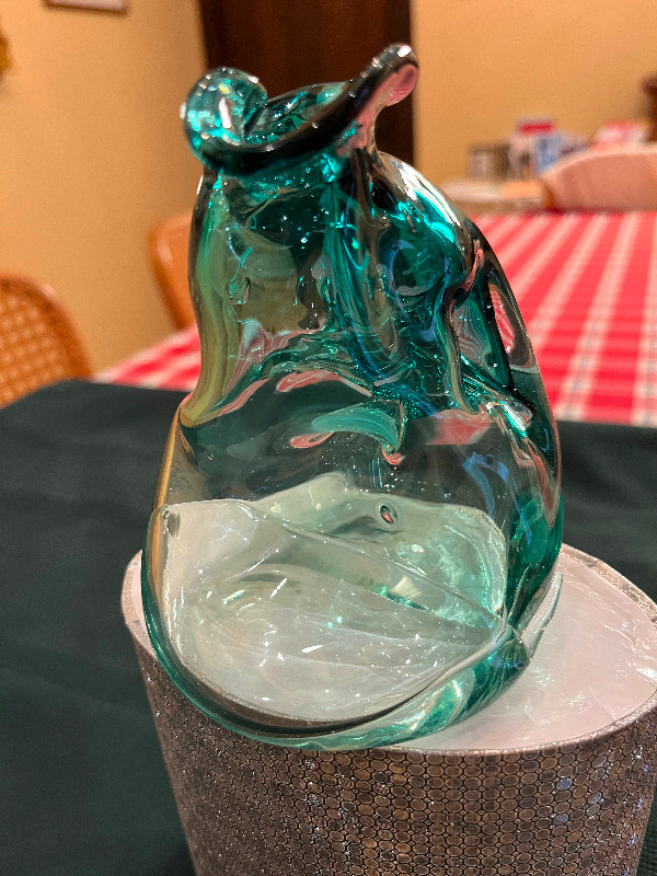 Hand Blown Glass Vase in Arts & Collectibles in Hamilton - Image 2