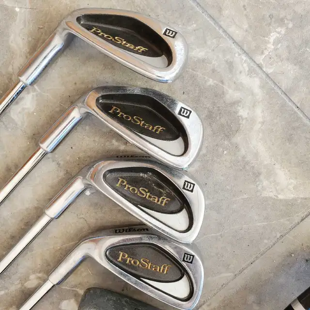 Jr. / Kida WILSON PRO STAFF Golf Clubs with Stand Bag in Golf in Barrie - Image 4