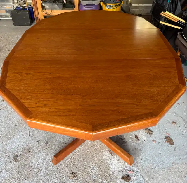 Teak Vintage Mid Century Modern Dining Table  in Dining Tables & Sets in Oshawa / Durham Region - Image 7