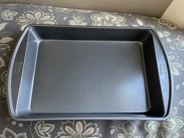 Wilton rectangular cake / brownie pan 13’ x 9’ in Kitchen & Dining Wares in Calgary - Image 2