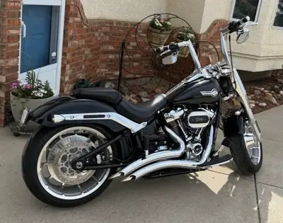 Stage one V&H big radius High flow intake Screaming eagle tuned 2” thick 12” high iron hold bars New...