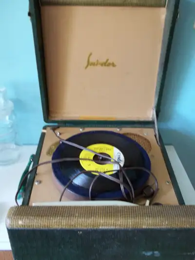 SNI-DOR vintage turntable in case, View more
