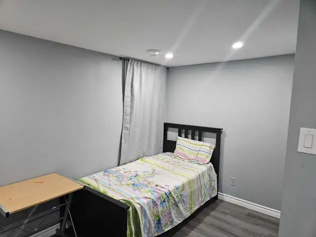 Female‑Only Rooms for Rent – Rossland & Simcoe, Oshawa in Room Rentals & Roommates in Oshawa / Durham Region - Image 2