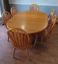 Oak Table w/ two leafs , 6 chairs