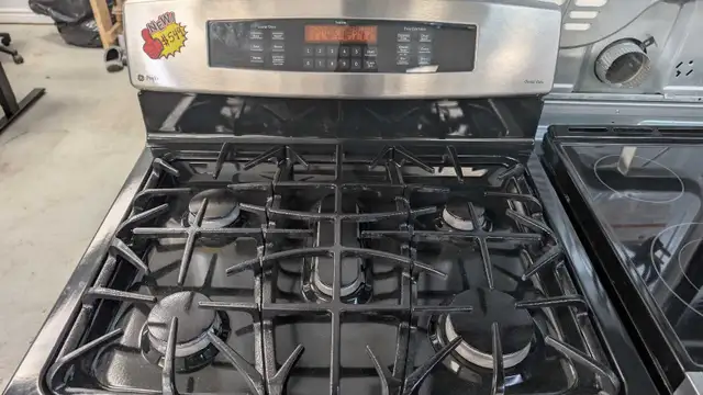 30" Full Size GE Gas Top Stove Burner Stainless Steel in Stoves, Ovens & Ranges in City of Toronto - Image 3
