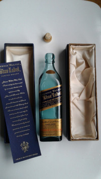 Rare Johnnie Walker Blue Label  empty bottle(200ml) in silk case