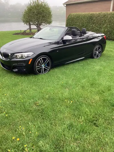 Véhicule très propre, possède une garantie prolongée complète de BMW transférable jusqu’au 27 décemb...