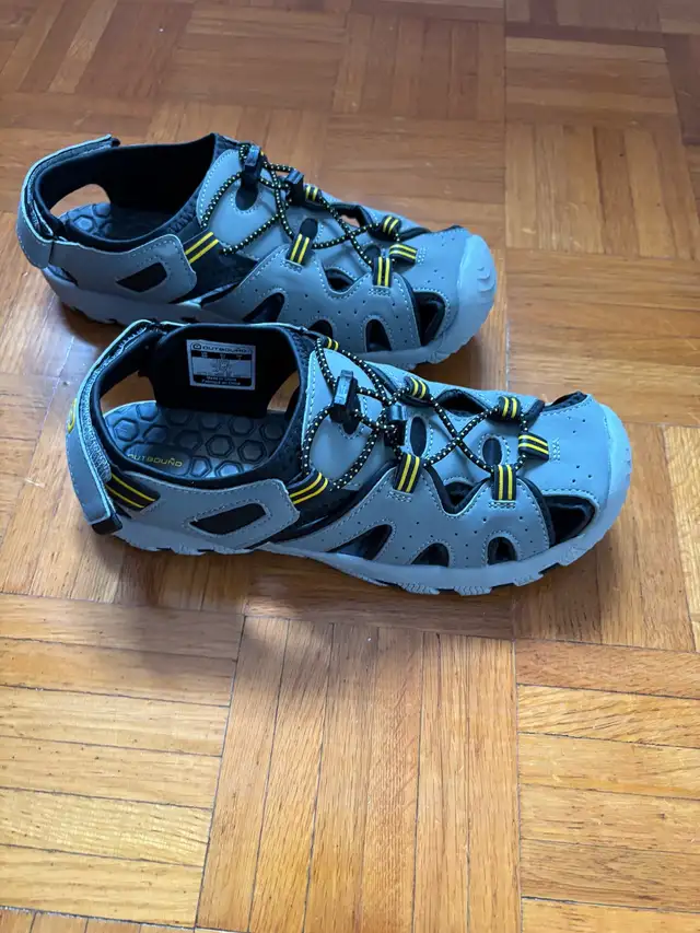 Outbound Adventure Closed Toe Hiking Shoes, unisex, Size 5 in Kids & Youth in City of Toronto - Image 6