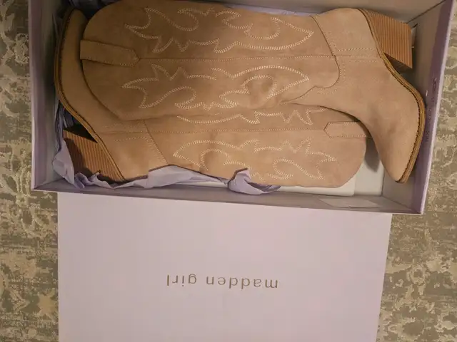 GORGEOUS Cowboy boots! in Women's - Shoes in Lethbridge - Image 3
