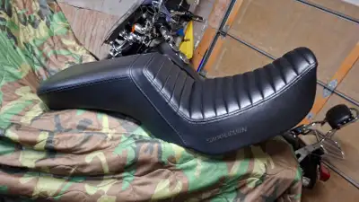 Saddlemen step up tuck and roll gel seat for later model Dynas Used in new condition, super comforta...