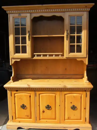 Beau vaisselier rustique en pin, View more
