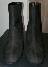 Brand new womens size 6 suede boots