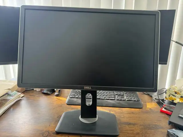 Monitor | Dell | 23 inch Monitor64170259424898120