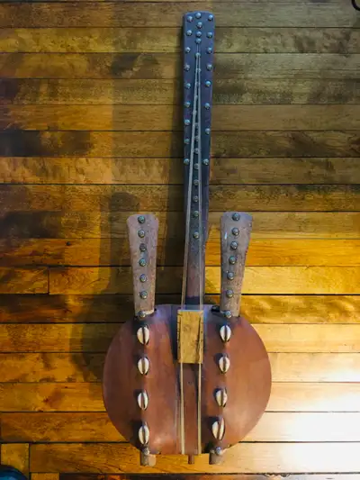[UNIQUE] Guitare congolaise décorative [RARE], View more