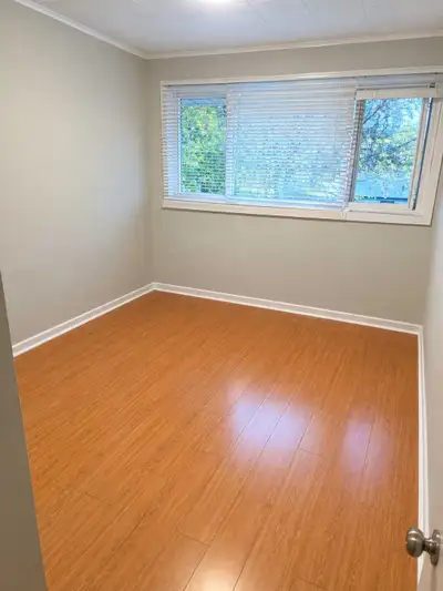 Bright, clean 3-bedroom / 1-bath main floor unit in a great Newmarket location. Renting private bedr...