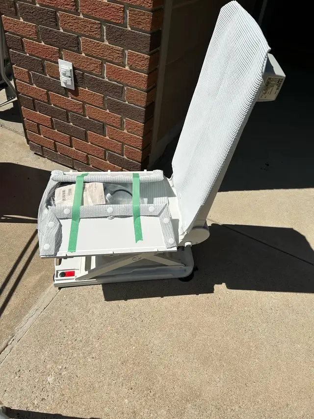 Remote Controlled Bath Lift62863731757570121