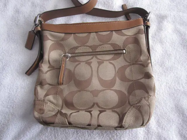 COACH Sacs à main Authentique in Women's - Bags & Wallets in City of Montréal - Image 2