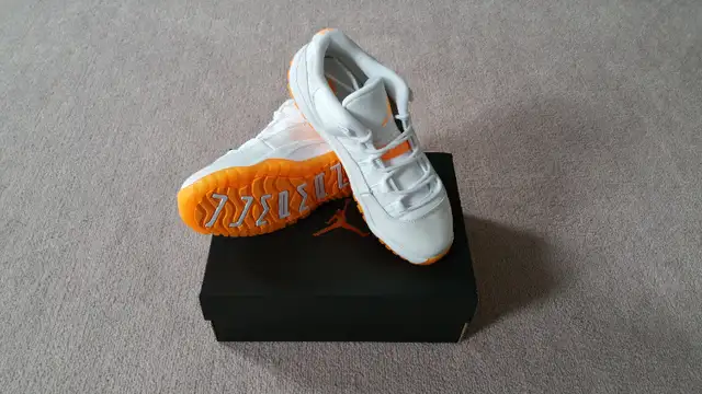BNIB Jordan 11 (xi) Size 5 Womens or 3Y Citrus in Women's - Shoes in Markham / York Region - Image 2