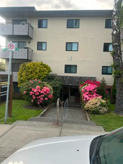 Quiet building , close to shopping center