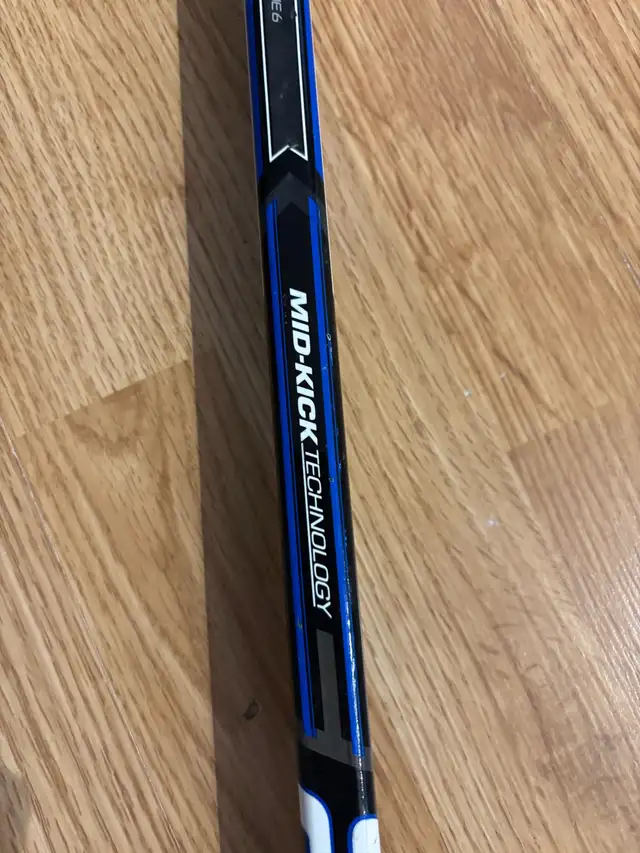 Bauer 500 Hockey Stick Mid-Kick Technology in Hockey in Winnipeg - Image 5