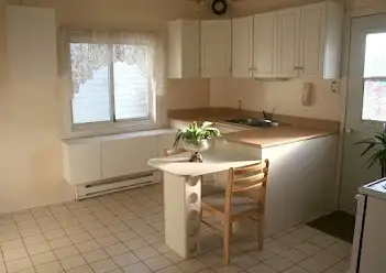 2 BEDROOM DUPLEX, DORVAL Upper duplex= $1390. 2 bedrooms. Fridge, Stove.. Washer and dryer outlet. S...