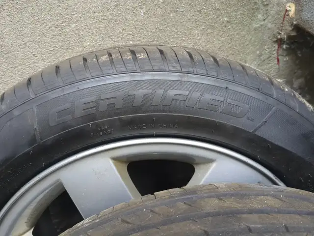 TIRES/PNEUS RIMs very good condition 205/65/r16 BMW rims in Tires & Rims in City of Montréal - Image 5