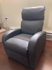 Two recliner chairs, like new!