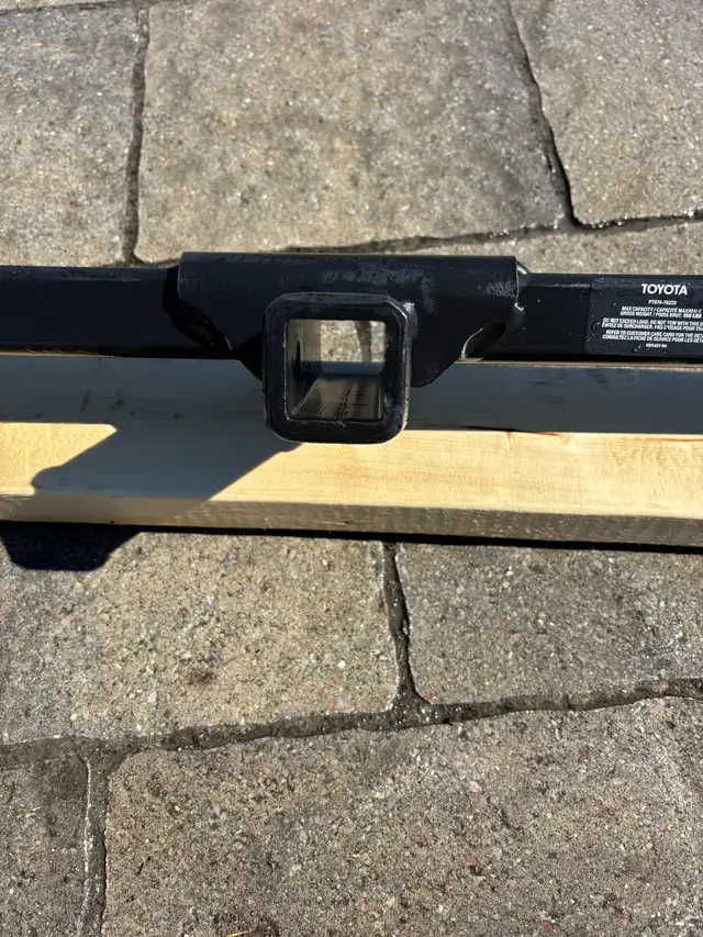 Lexus / Toyota 1 1/4” Trailer Hitch in ATV Parts, Trailers & Accessories in City of Toronto - Image 2